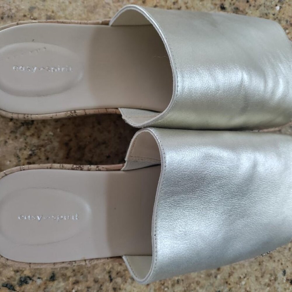 Easy Spirit size 9 gold sandals